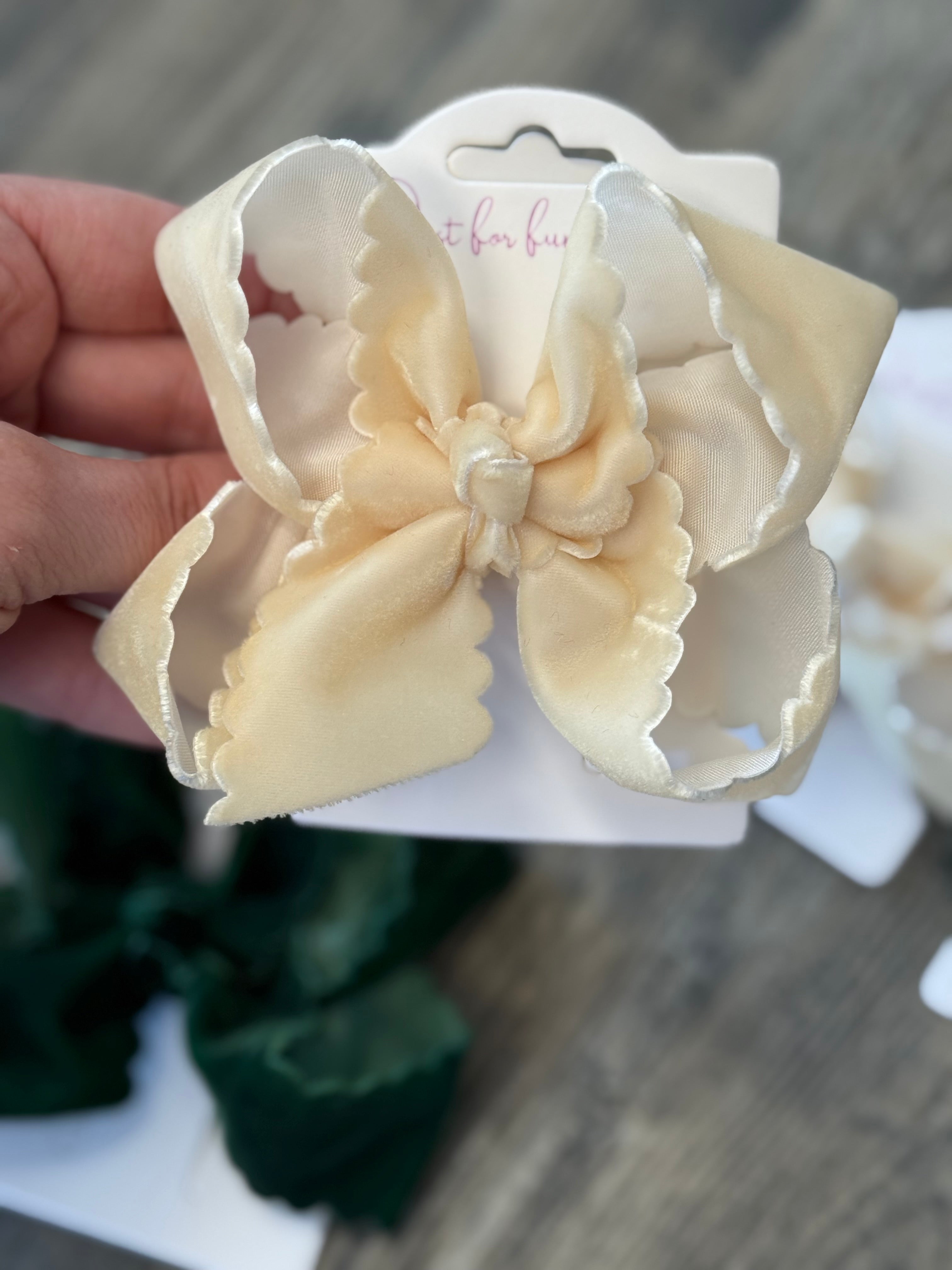 Velvet Scallop Holiday Bows