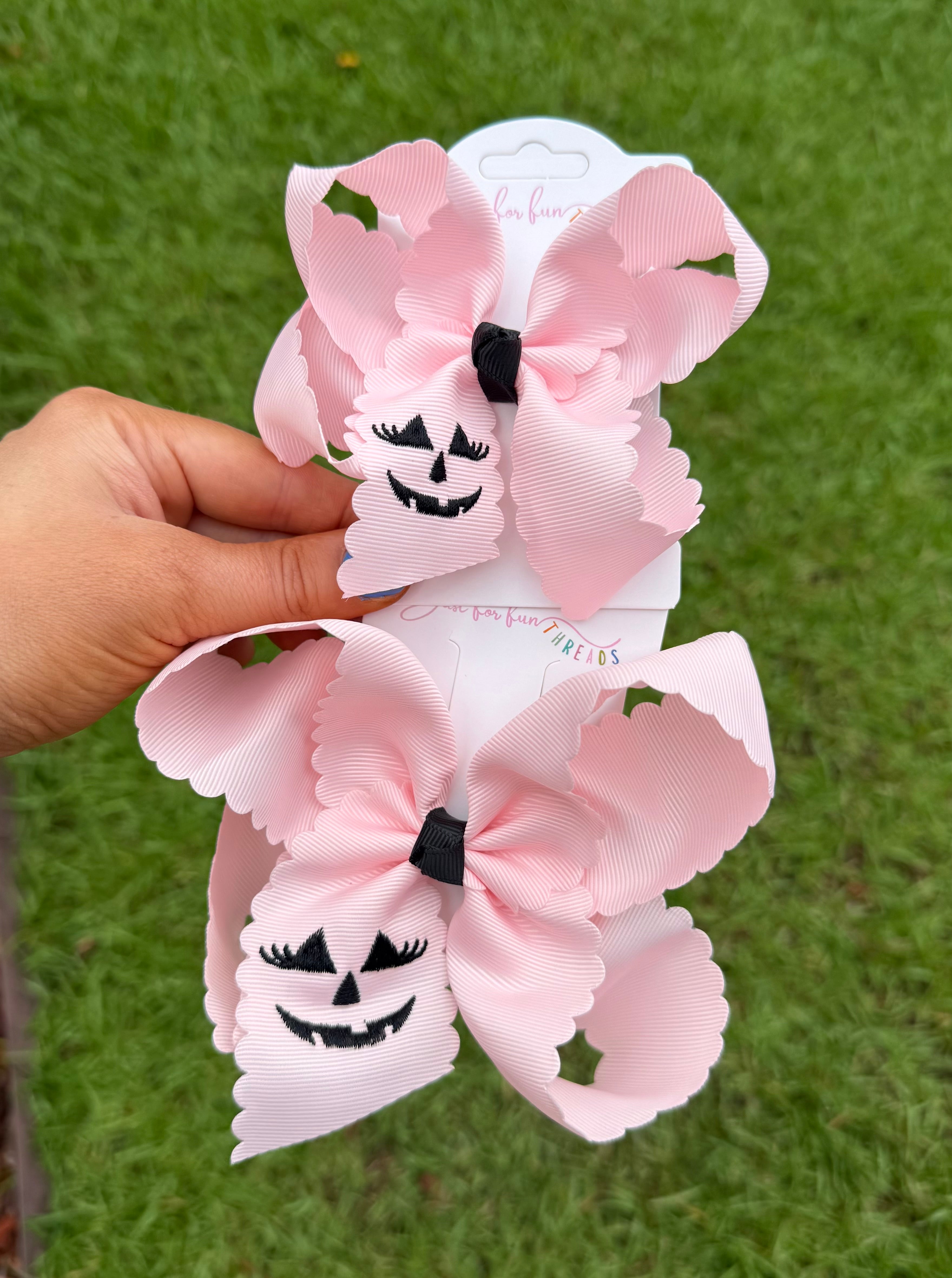 Sweet & Spooky Scallop Pumpkin Bows